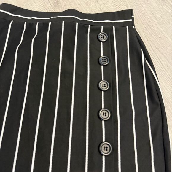 Miss Selfridge Black & White Pinstriped Button Skirt Size 4 - Picture 4 of 8